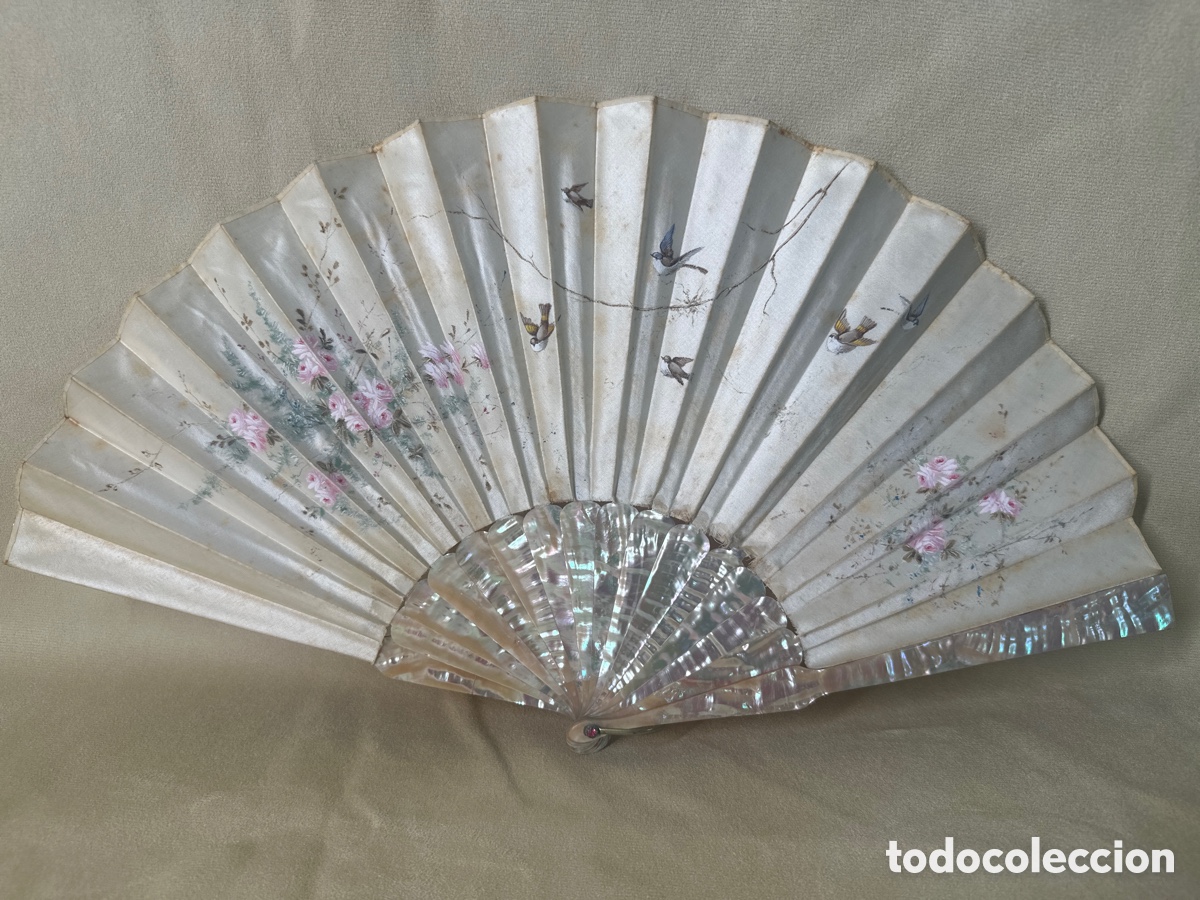 Antiques: Abanico varillas de n&aacute;car y pais de seda pintado a mano.