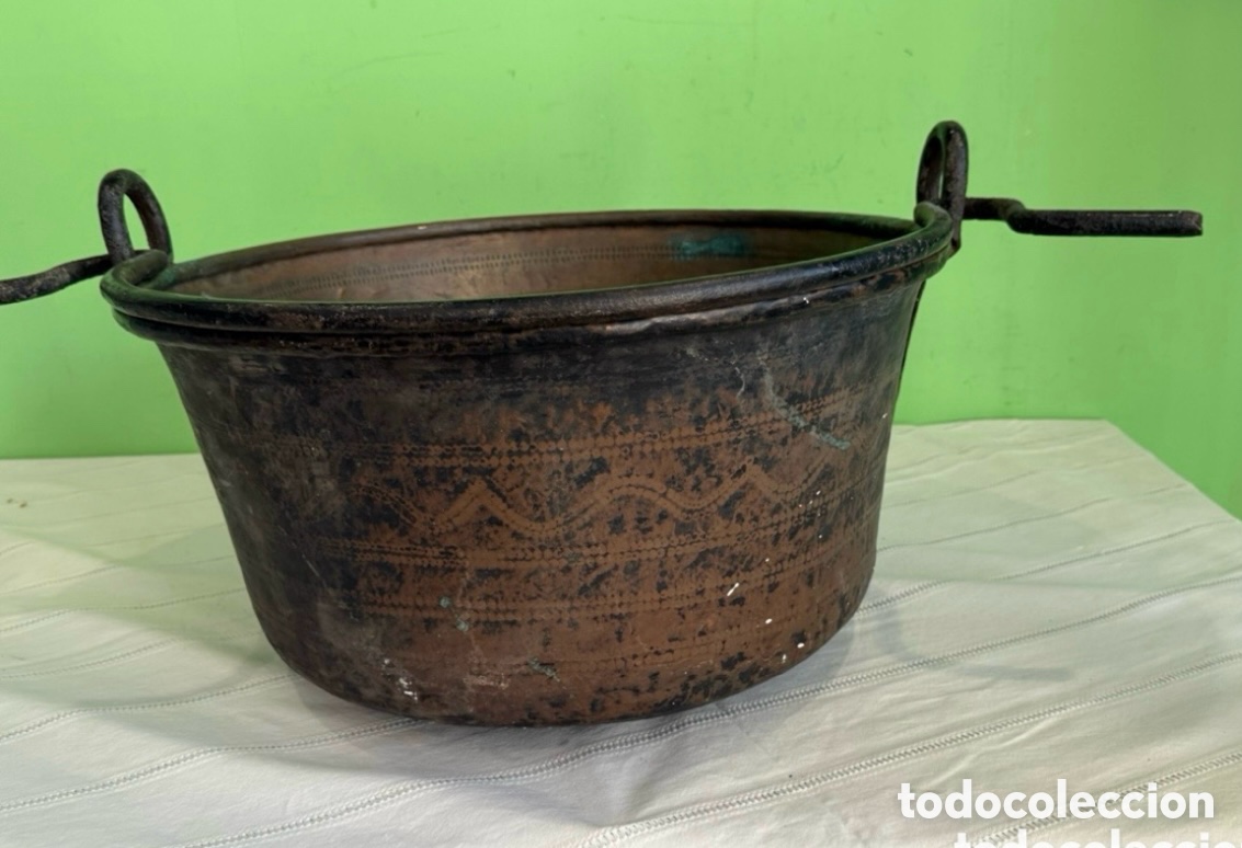 Antig&uuml;edades: Antiguo caldero de cobre siglo XIX caldera de matanza 57 cm gran tama&ntilde;o artesanal con asas de forja