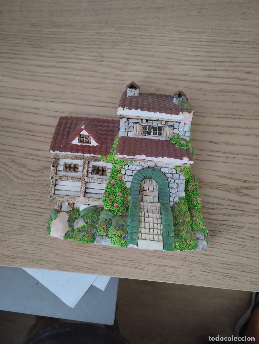 Antig&uuml;edades: casita de ceramica decorativa para colgar en la pared