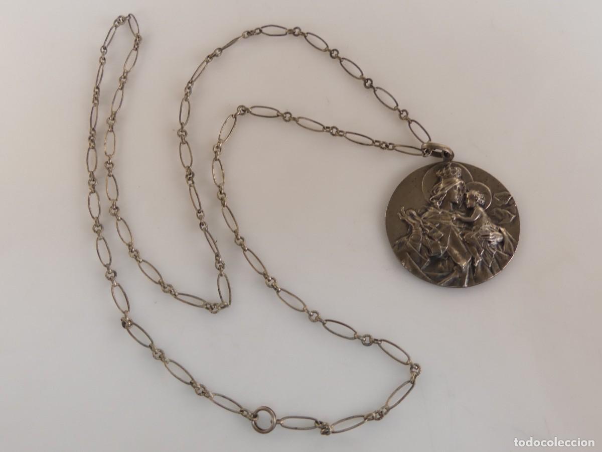 Antiquit&auml;ten: MEDALLA RELIGIOSA DE METAL CON CADENA