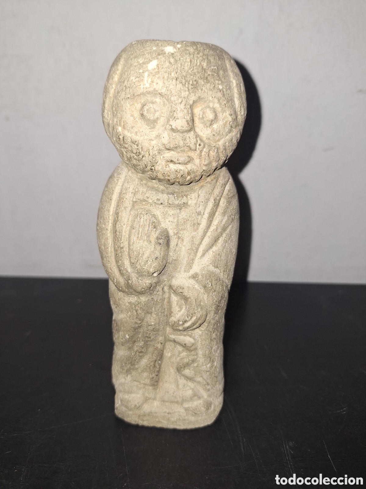 Antig&uuml;edades: Portvela de San Pedro en piedra de mares. 16x6cm