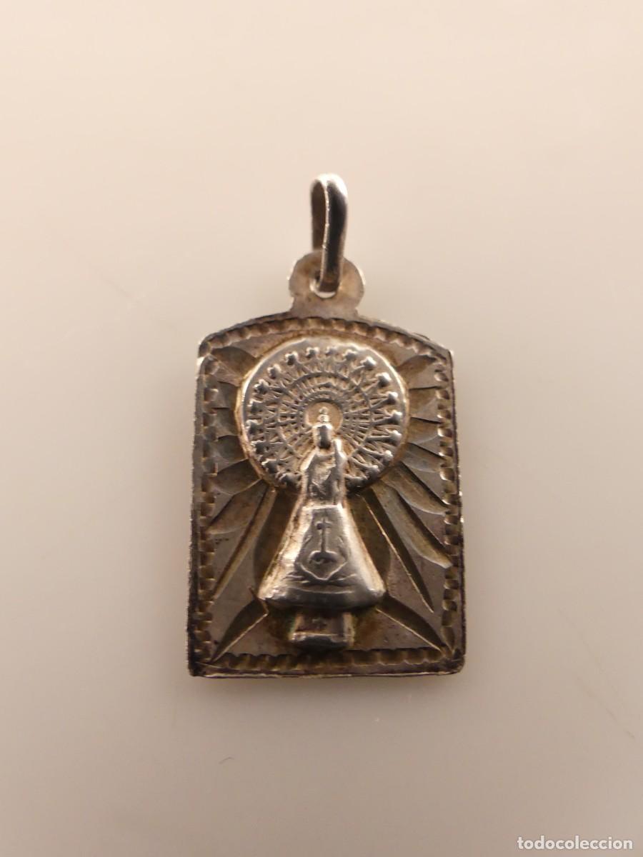 Antiquit&auml;ten: COLGANTE MEDALLA DE VIRGEN DEL PILAR HECHA DE PLATA PESA 1 GRAMOS