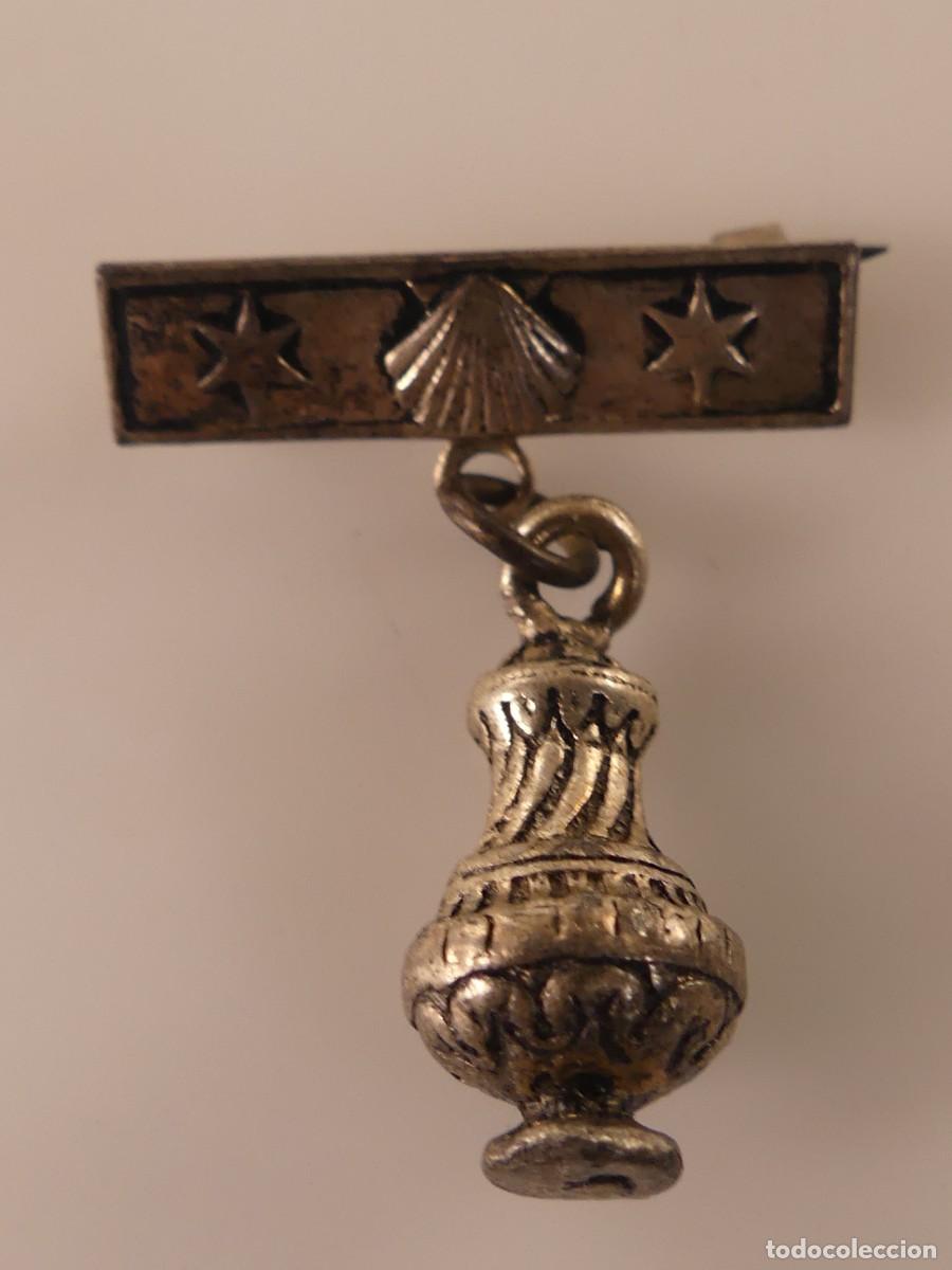 Antiquit&auml;ten: BONITO BROCHE DE METAL CONCHA JACOBEA Y BOTAFUMEIRO
