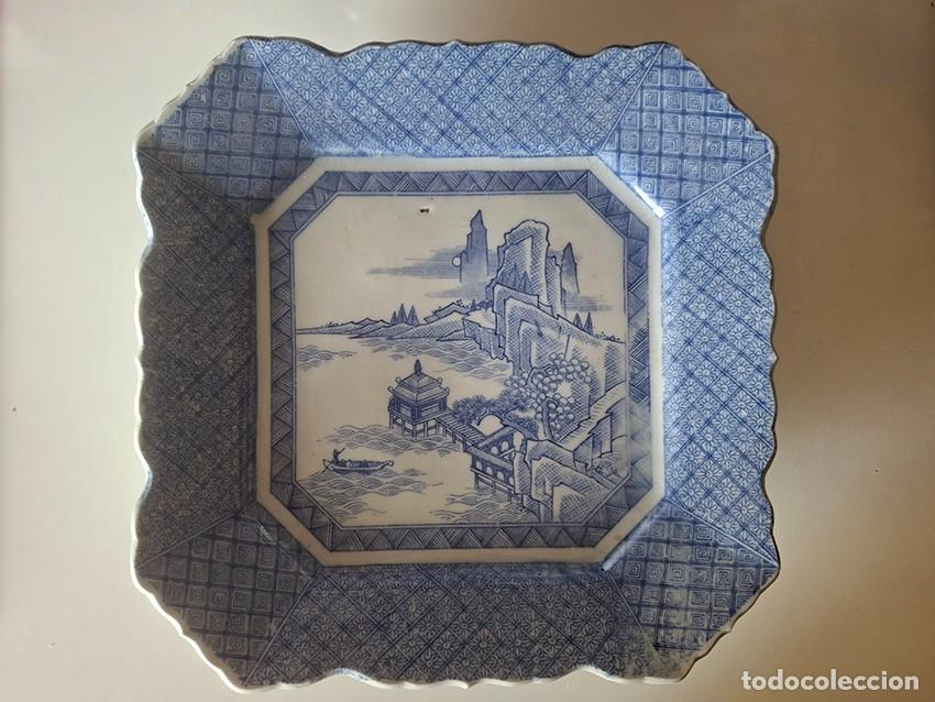Antiguidades: Fuente porcelana japonesa Sometsuke &ndash; Periodo Meiji - producci&oacute;n de exportaci&oacute;n (finales XIX)