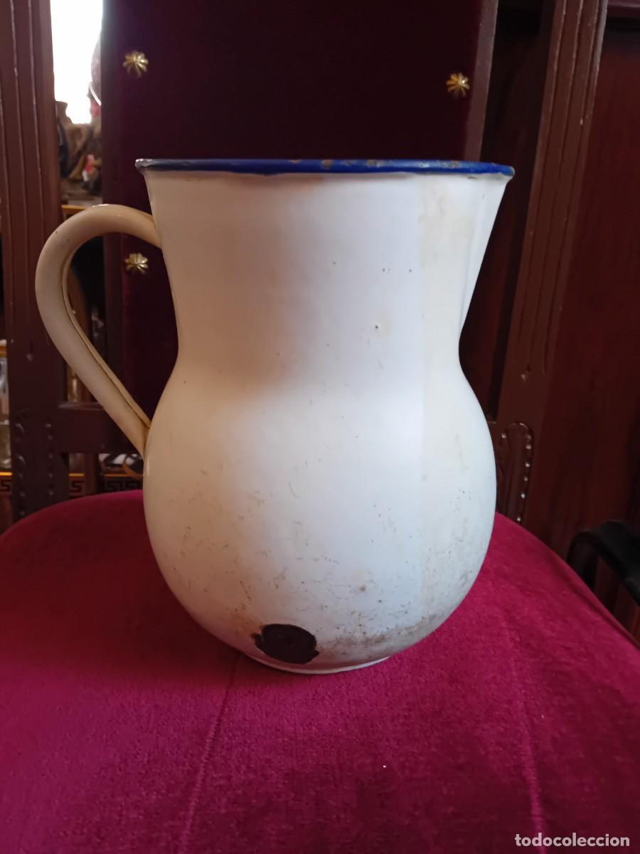 Antig&uuml;edades: Jarra de hierro esmaltada en blanco d&eacute;cada de los 50 - Foto 3