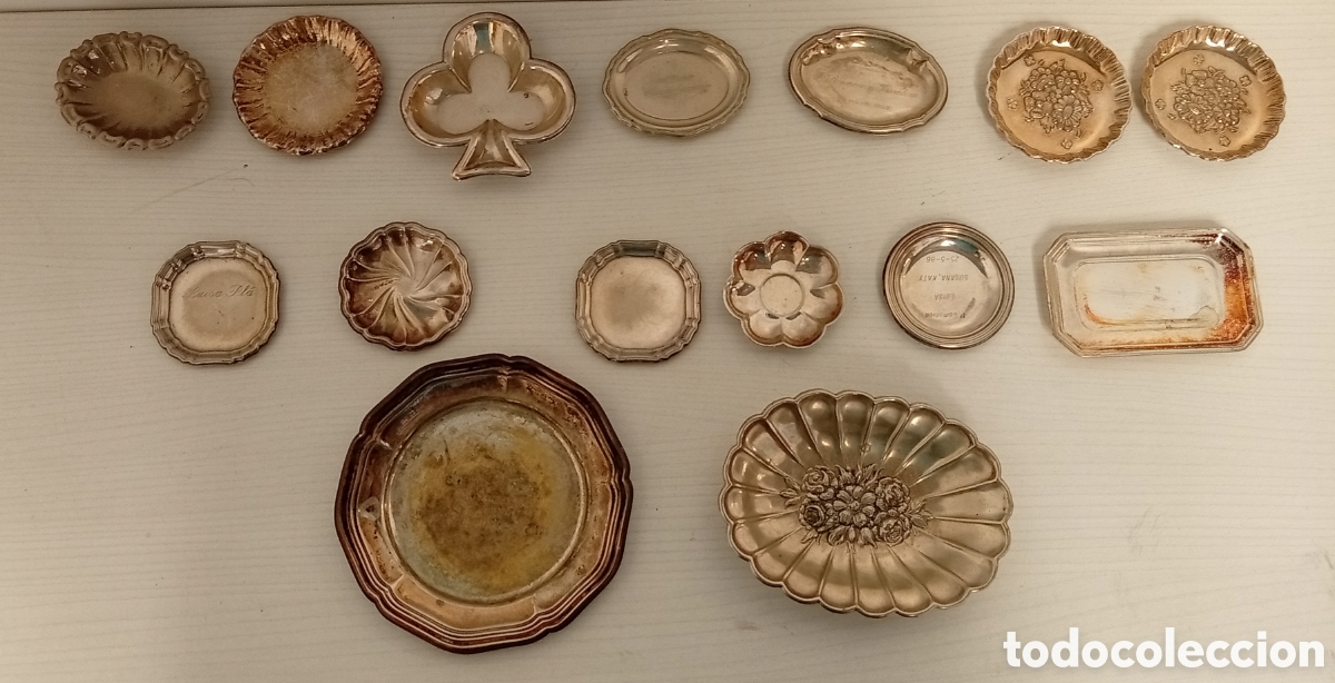 Antig&uuml;edades: BANDEJAS PEQUE&Ntilde;AS DECORATIVAS DE ALPACA