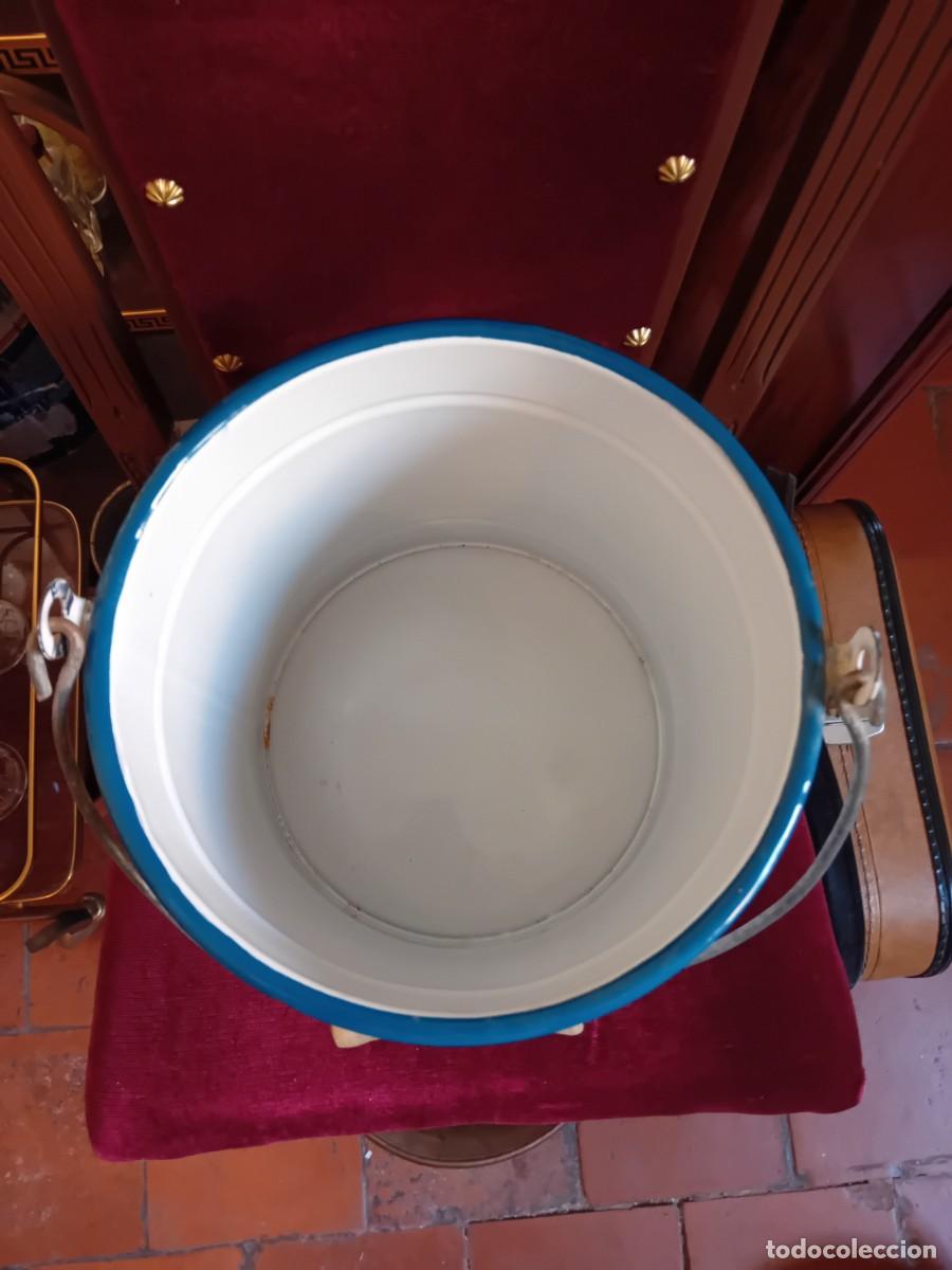 Antig&uuml;edades: Cubo de hierro esmaltada en blanco d&eacute;cada de los 50, marca S.A.L. - Foto 3