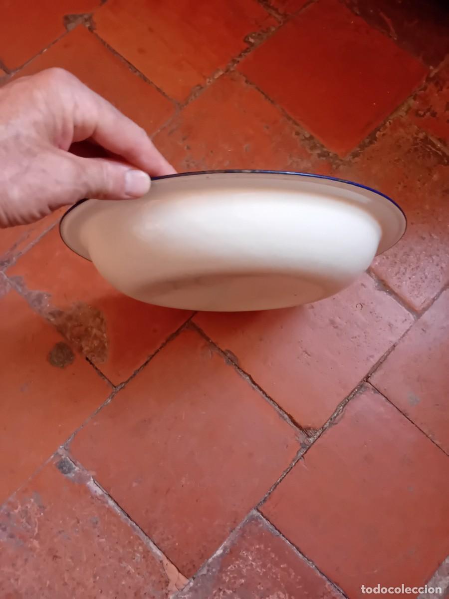Antig&uuml;edades: Fuente de hierro esmaltada en blanco d&eacute;cada de los 50. - Foto 2