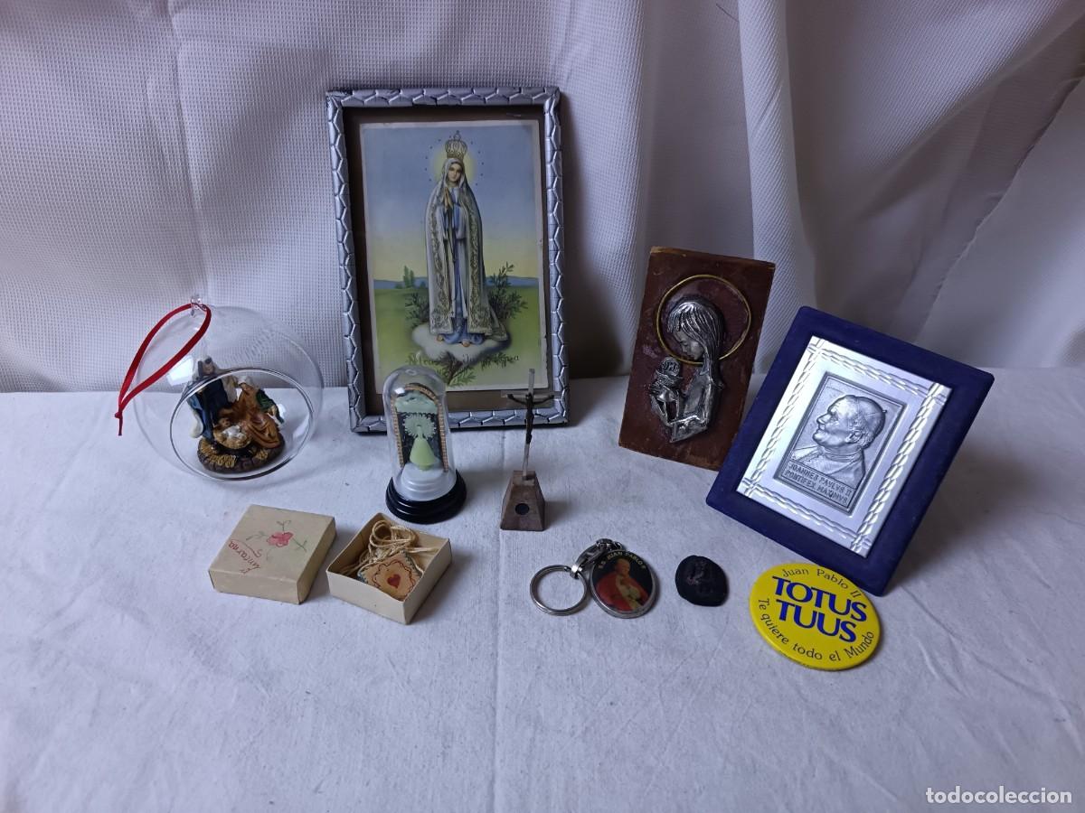 Antiques: Lote de art&iacute;culos religiosos, figuras, cruz, llavero, escapulario y otros