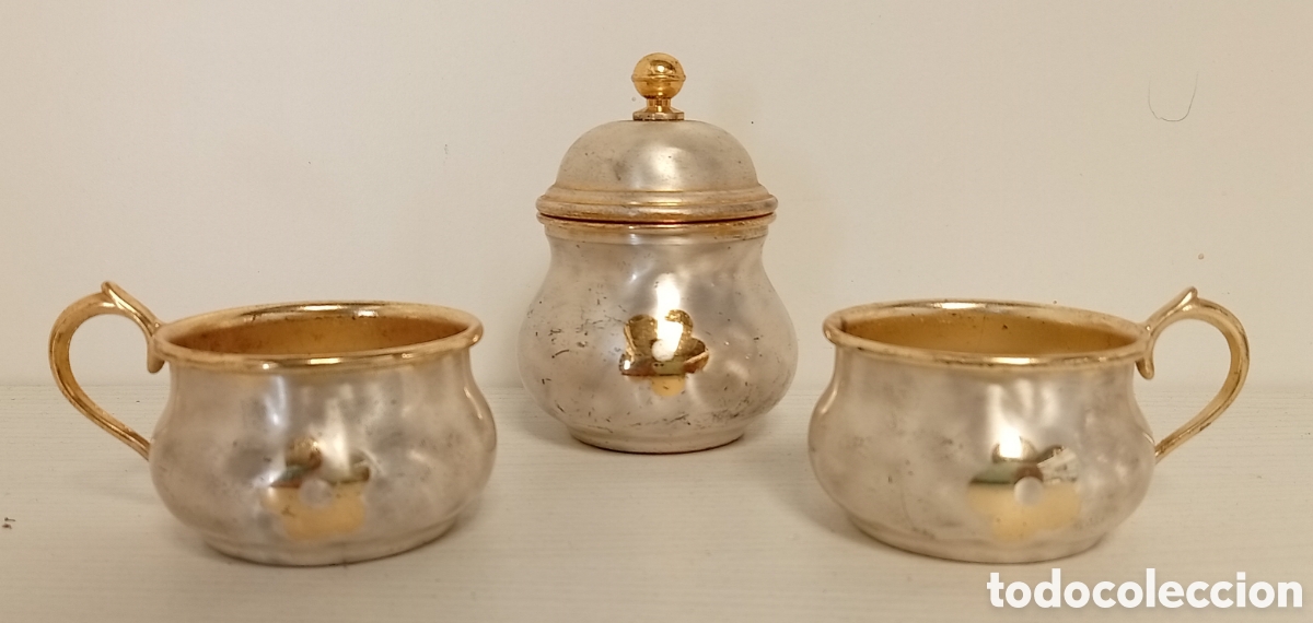 Antig&uuml;edades: AZUCARERA Y 2 TAZAS METAL PLATEADO Y DORADO