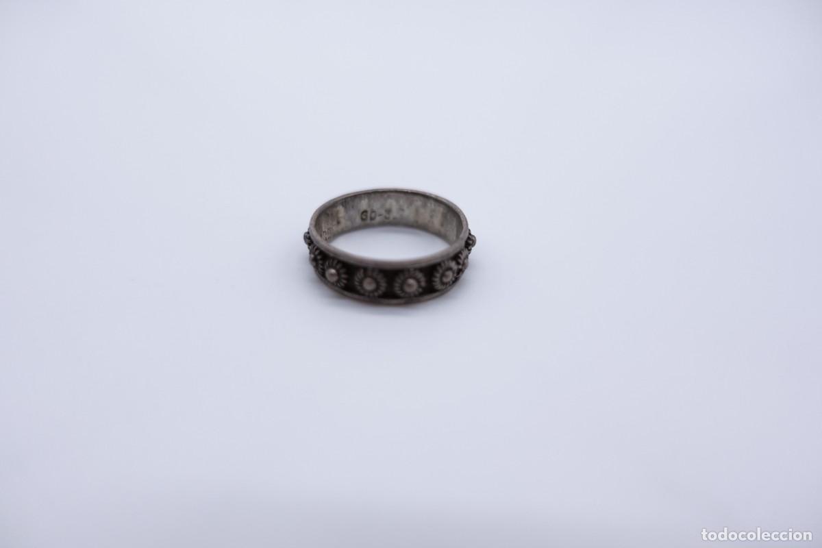 Antiques: ANILLO DE PLATA VINTAGE CON MOTIVOS FLORALES Y P&Aacute;TINA NATURAL