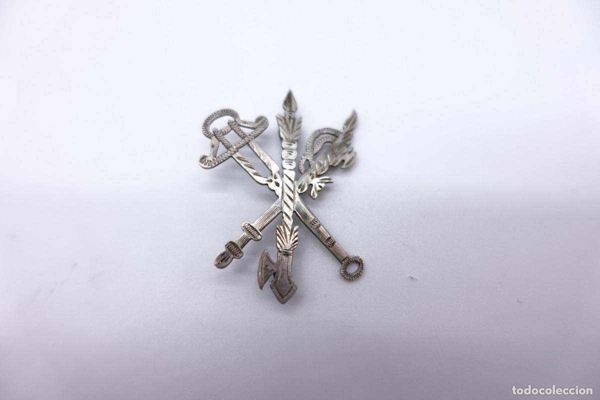 Oggetti Antichi: BROCHE MILITAR VINTAGE EN PLATA DE LEY - EMBLEMA ARMAS CRUZADAS