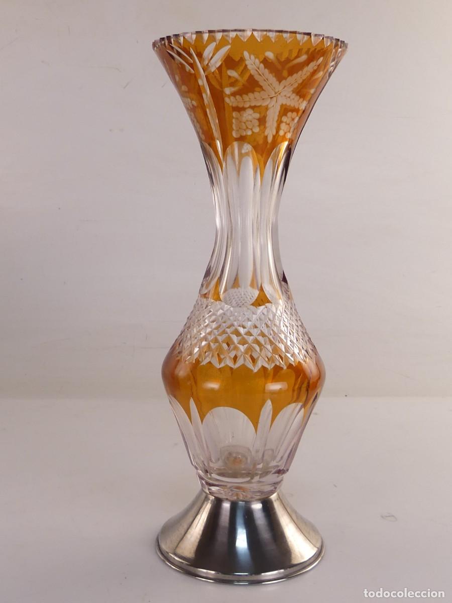 Antiguidades: FLORERO DE CRISTAL DE BOHEMIA CON SOPORTE DE METAL