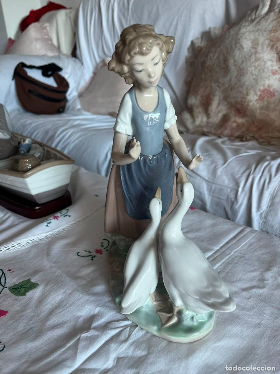 Antig&uuml;edades: Figura Nao by Lladr&oacute; Ni&ntilde;a con Patos Porcelana