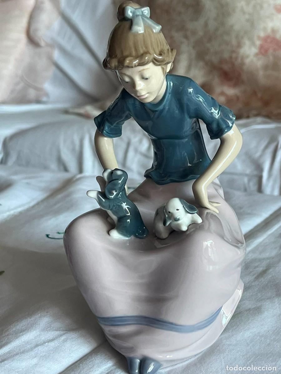 Antig&uuml;edades: Figura Nao by Lladr&oacute; Ni&ntilde;a con perros