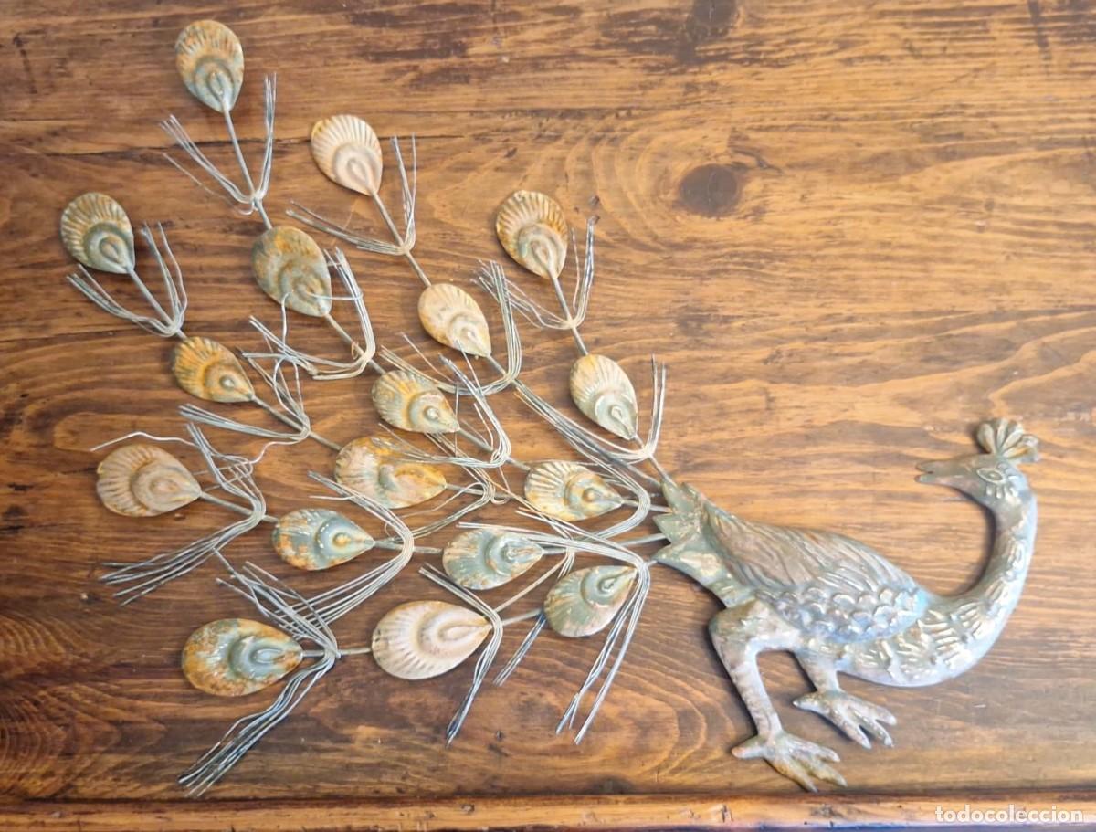 Antig&uuml;edades: Figura de Pavo Real de Lat&oacute;n
