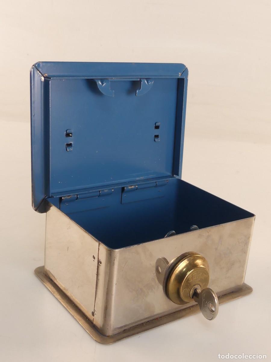 Antiques: CAJA FUERTE MET&Aacute;LICA CON LLAVE - EXCELENTE OBJETO DE DECORACI&Oacute;N O USO