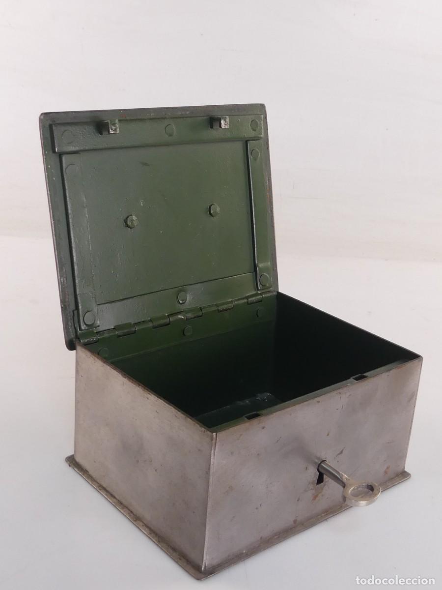 Antiques: CAJA FUERTE MET&Aacute;LICA CON LLAVE - EXCELENTE OBJETO DE DECORACI&Oacute;N O USO