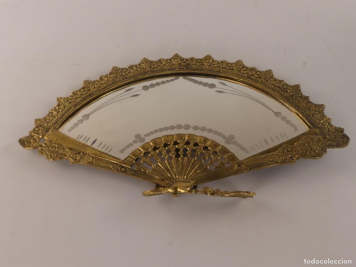 Antiques: PRECIOSO ESPEJO EN MARCO DE BRONCE FORMA ABANICO