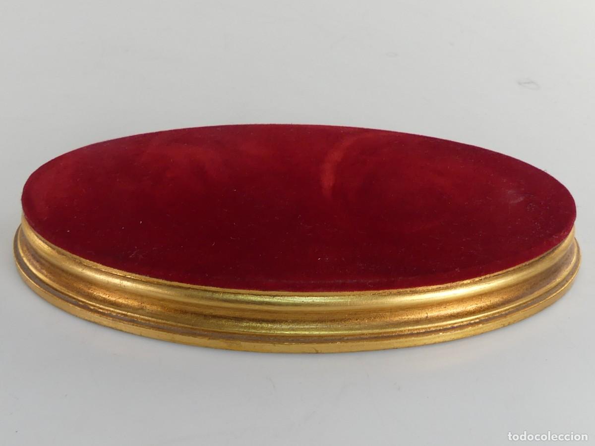Antiques: BONITA PEANA DE MADERA FORRADA CON TERCIOPELO