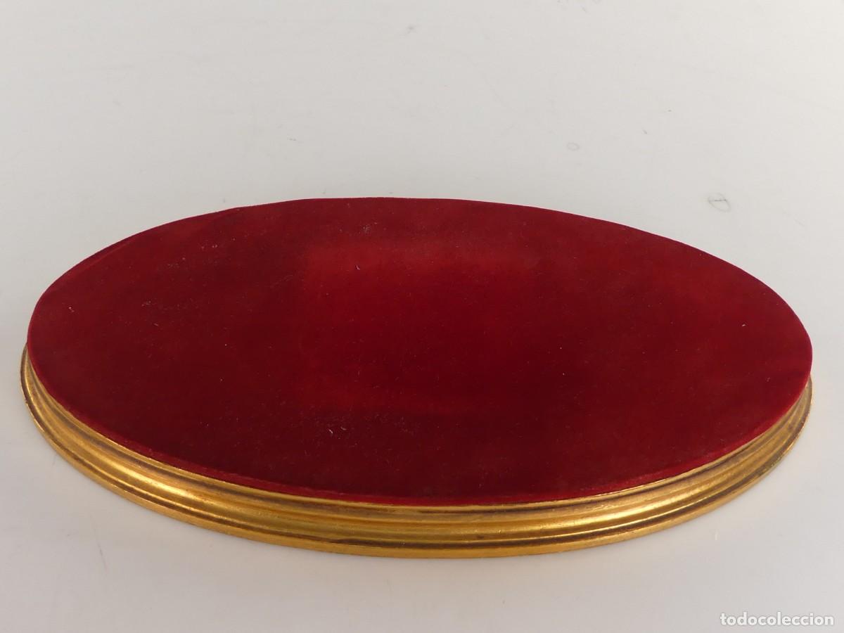Antiques: BONITA PEANA DE MADERA FORRADA CON TERCIOPELO