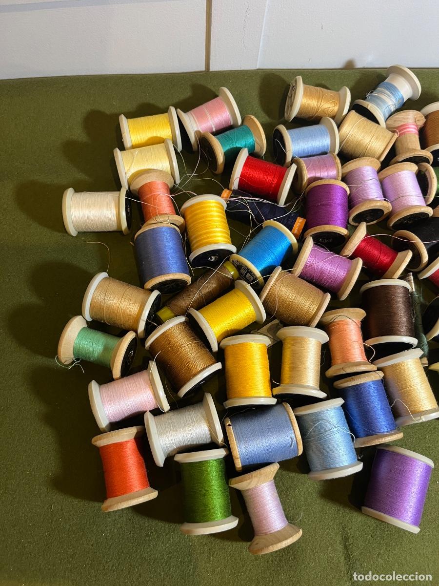 Antiquit&auml;ten: Lote antiguo de bobinas de hilo para bordar &Aacute;ncora DMC Fabra y Coats mercer&iacute;a vintage madera y pl&aacute;st