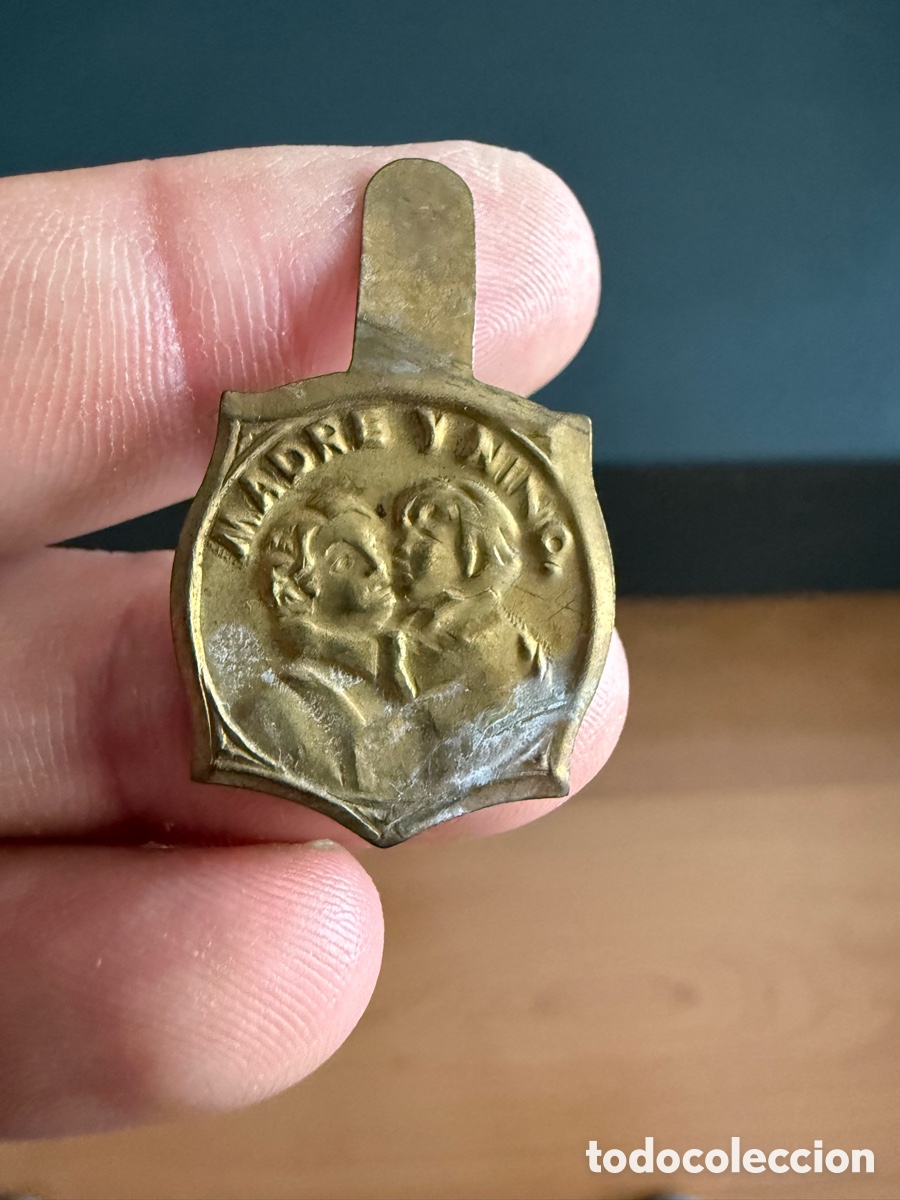 Antig&uuml;edades: INSIGNIA. AUXILIO SOCIAL. MADRE Y NI&Ntilde;O