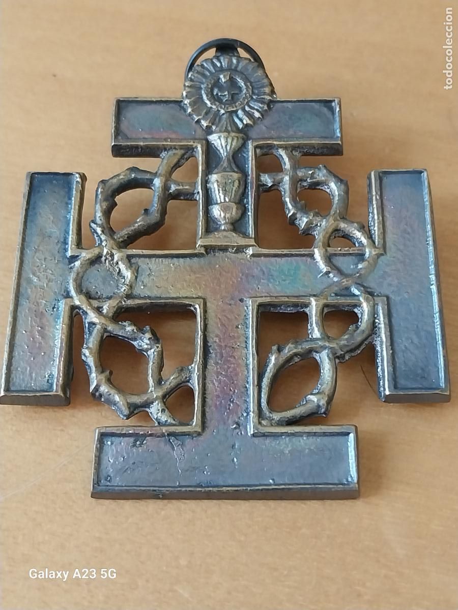 Antig&uuml;edades: COSTALERO HERMANDAD SANTA CRUZ MEDALLON SIN CORDON 6.4CMS ALTO