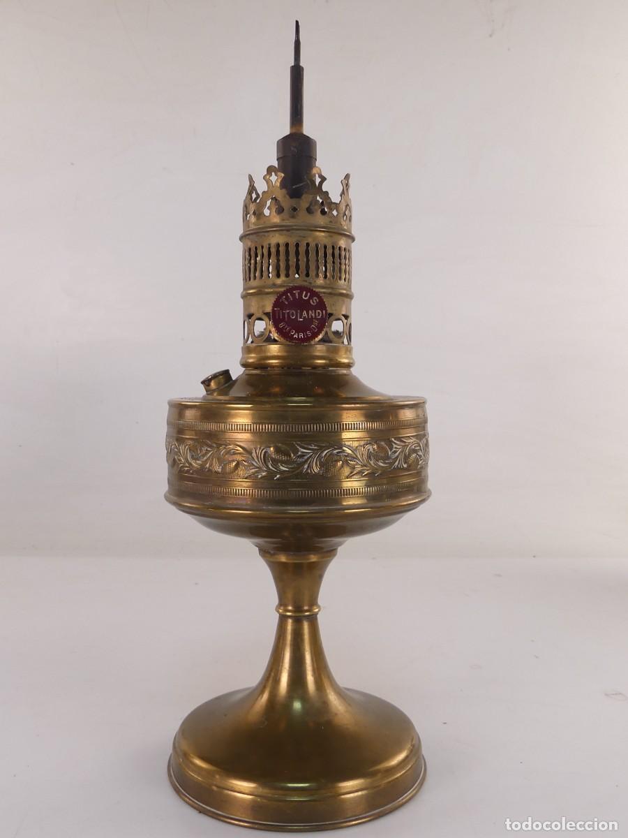 Antig&uuml;edades: Quinqu&eacute; antiguo de lat&oacute;n Tito Landi Paris &ndash; modelo Titus &ndash; l&aacute;mpara de petr&oacute;leo &ndash; sin cristal