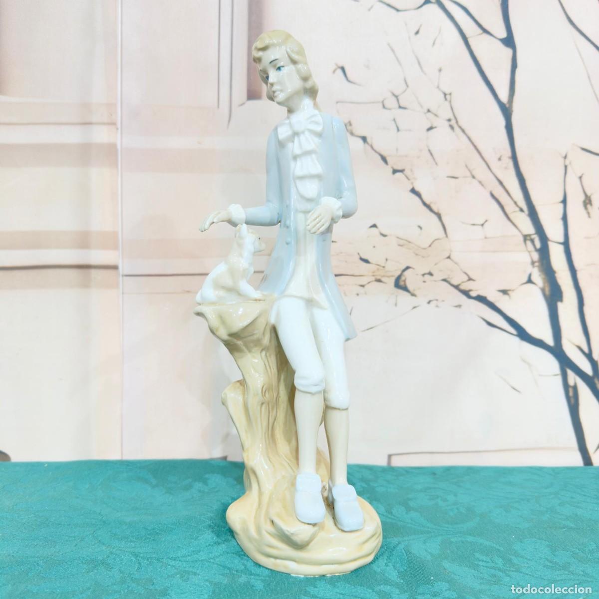 Antig&uuml;edades: Figura de porcelana espa&ntilde;ola