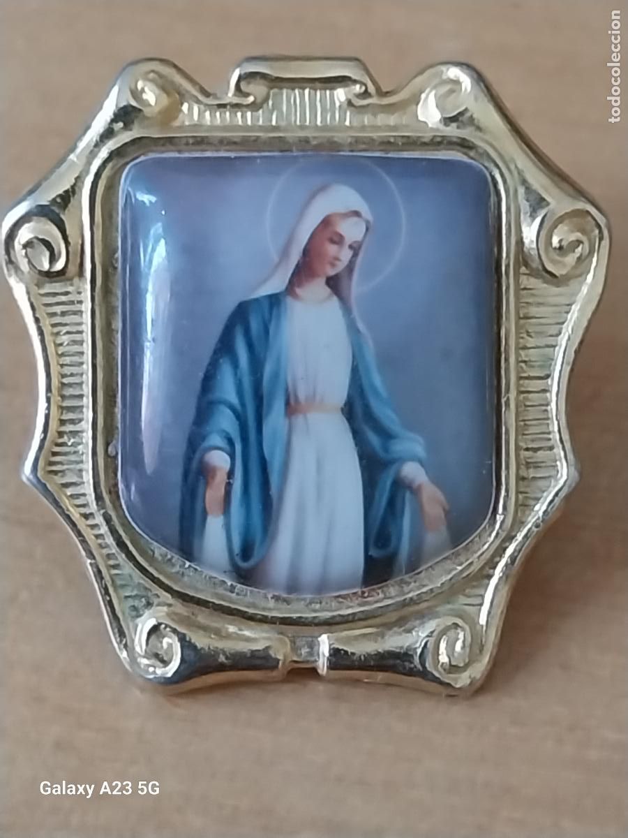 Antig&uuml;edades: VIRGEN DE LOURDES PIN PINCHO GOTA METAL DORADO 2.15CMS ALTO