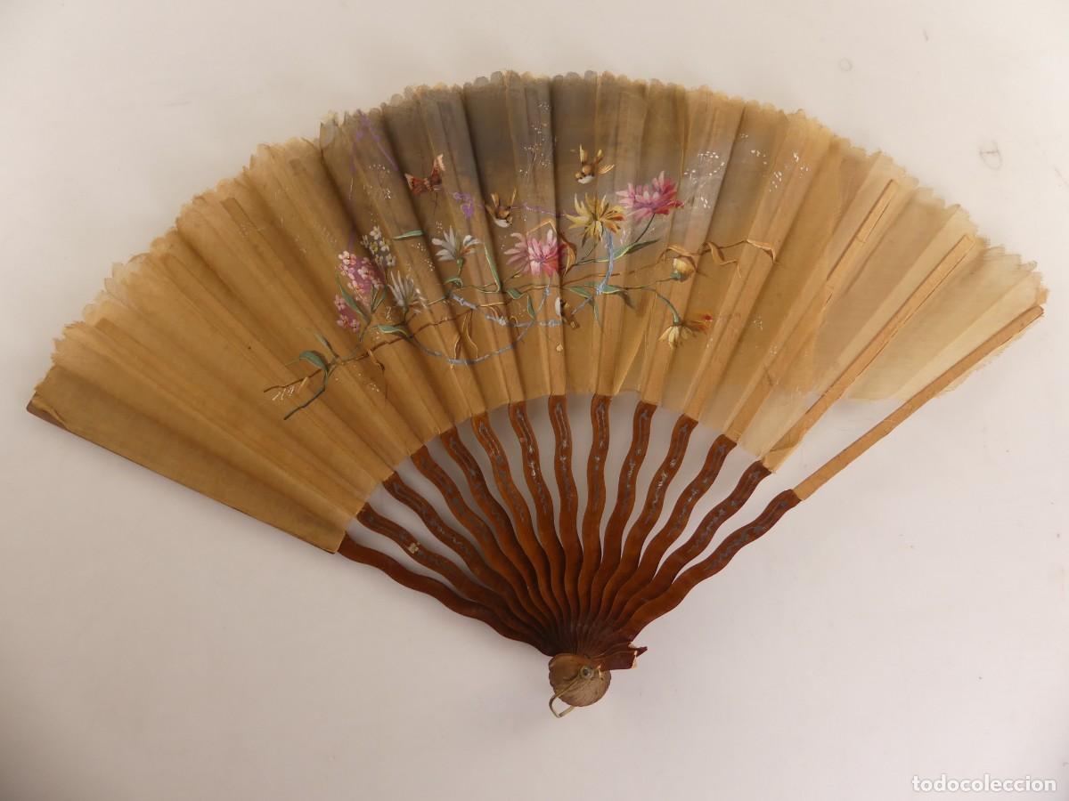 Oggetti Antichi: PRECIOSO ABANICO DECORADO A MANO VARILLAS DE MADERA &ndash; PARA RESTAURAR