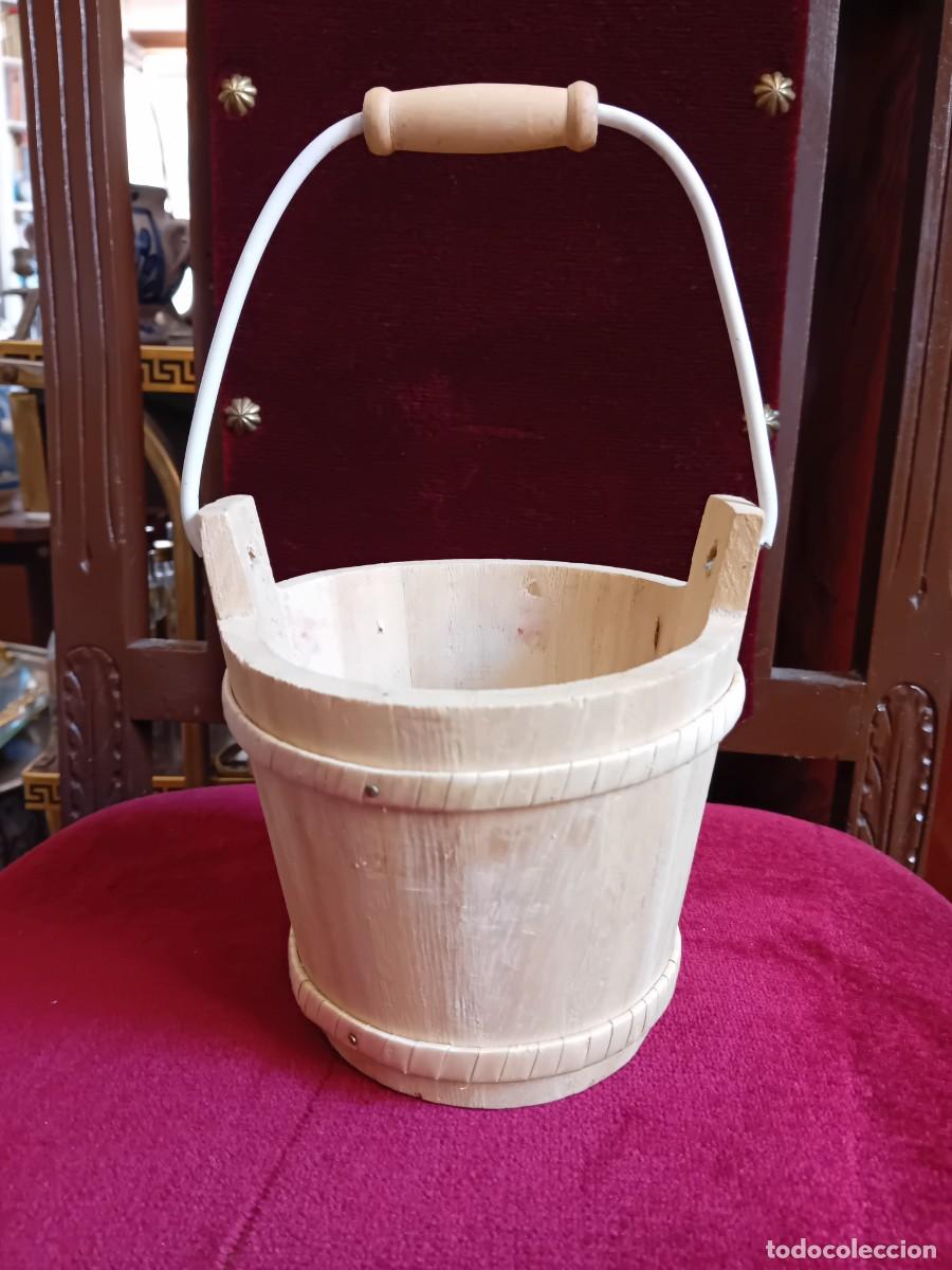 Antig&uuml;edades: Cubo o balde de madera - Foto 3