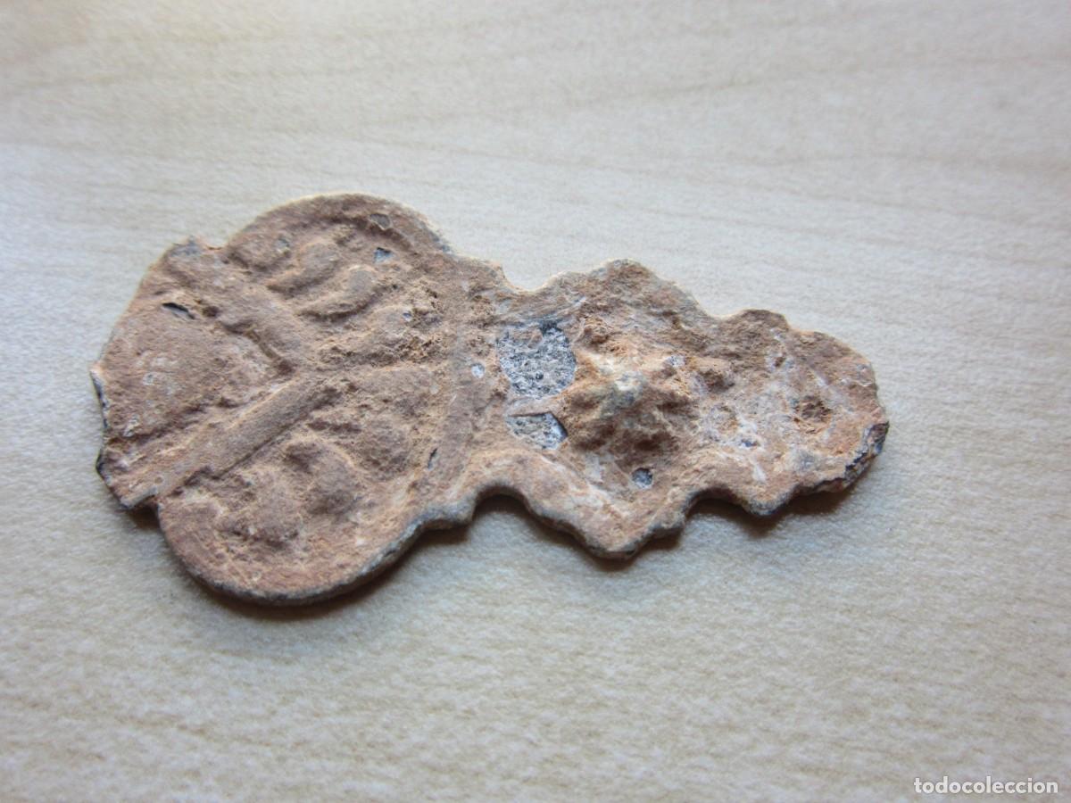 Antig&uuml;edades: Pieza ornamental Posible S XIX Medidas 4,7 x 2,8 cm