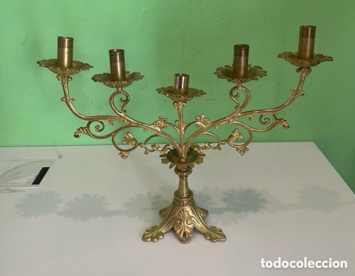 Antig&uuml;edades: Candelabro antiguo de 5 luces en bronce dorado estilo Luis XV - 40 x 37 cm