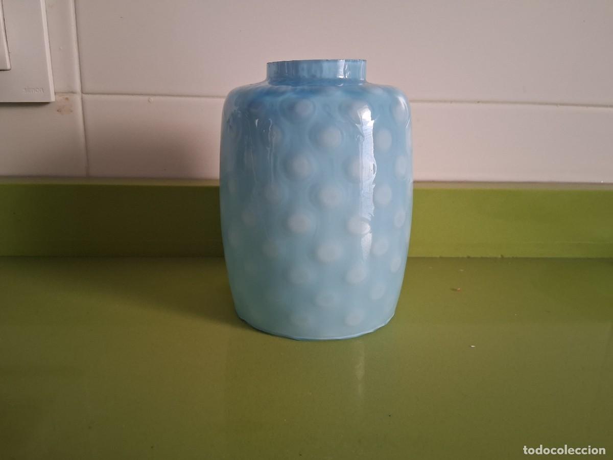 Antig&uuml;edades: Tulipa opalina blanca y azul cristal para lampara