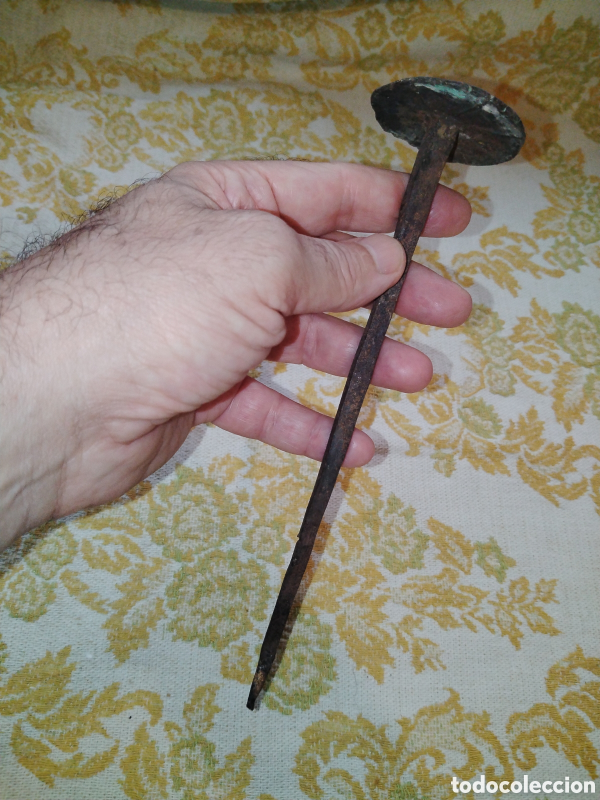 Antig&uuml;edades: Gran clavo de hierro forjado. 22 cms - Foto 3