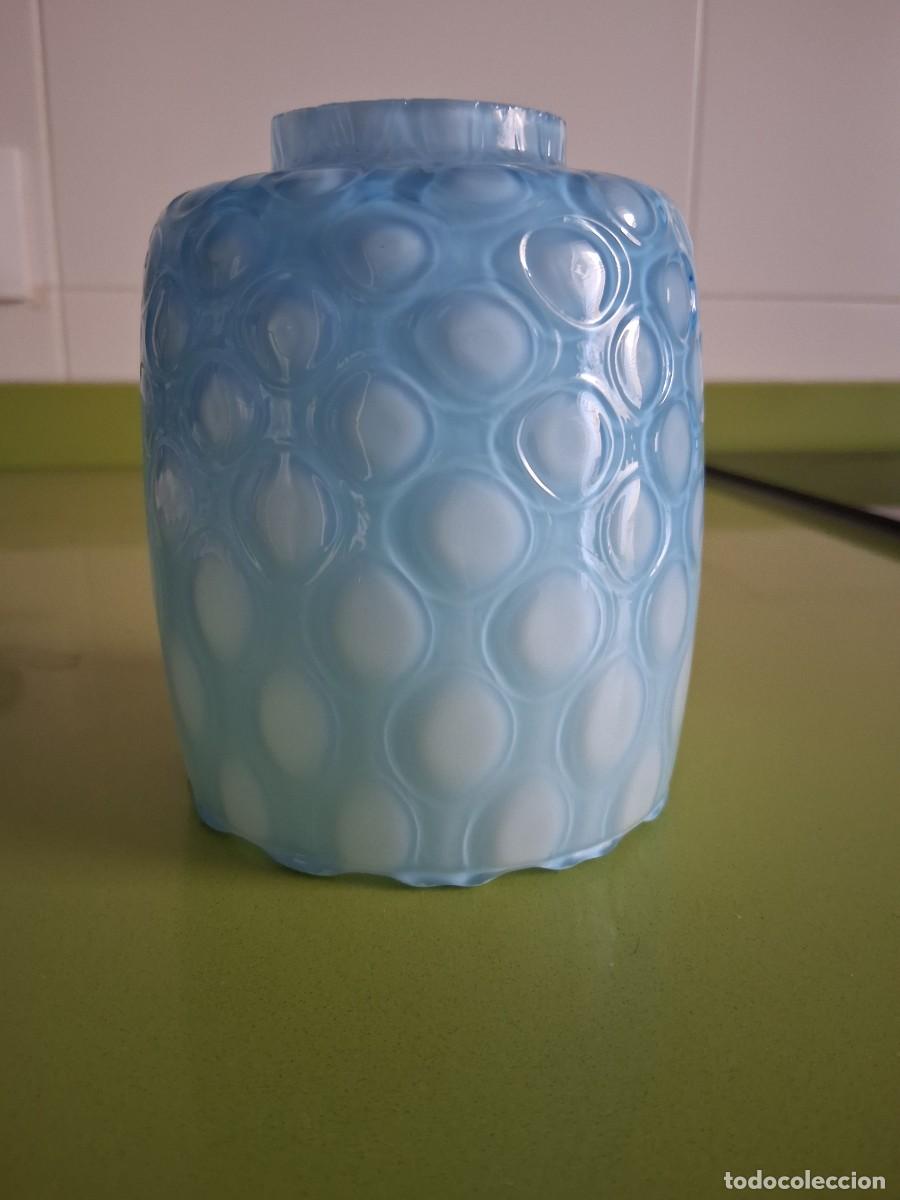 Antig&uuml;edades: Tulipa opalina blanca y azul cristal para lampara