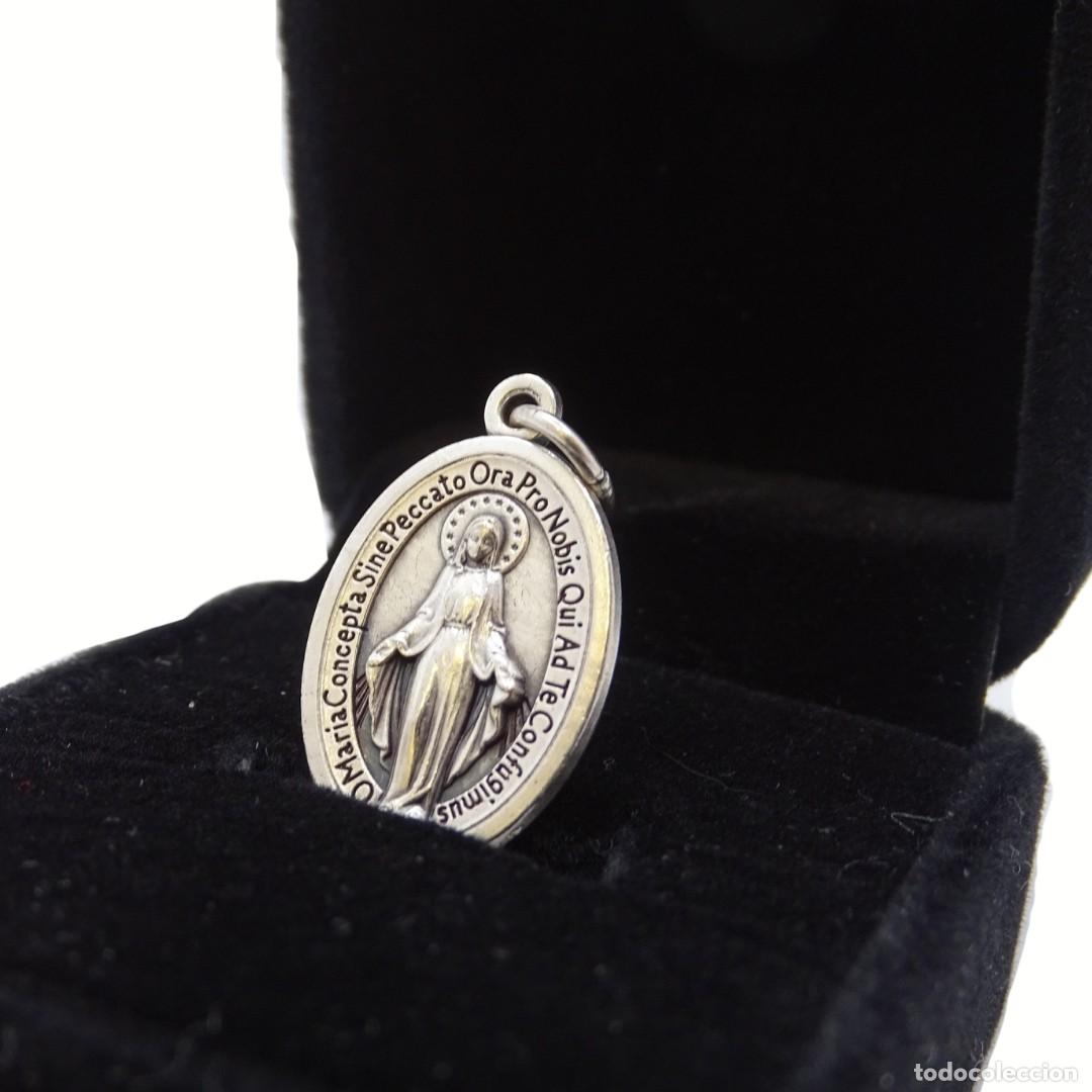 Antig&uuml;edades: Medalla para colgante &ldquo;Virgen Milagrosa&rdquo;, 2010&rsquo;s - Italia