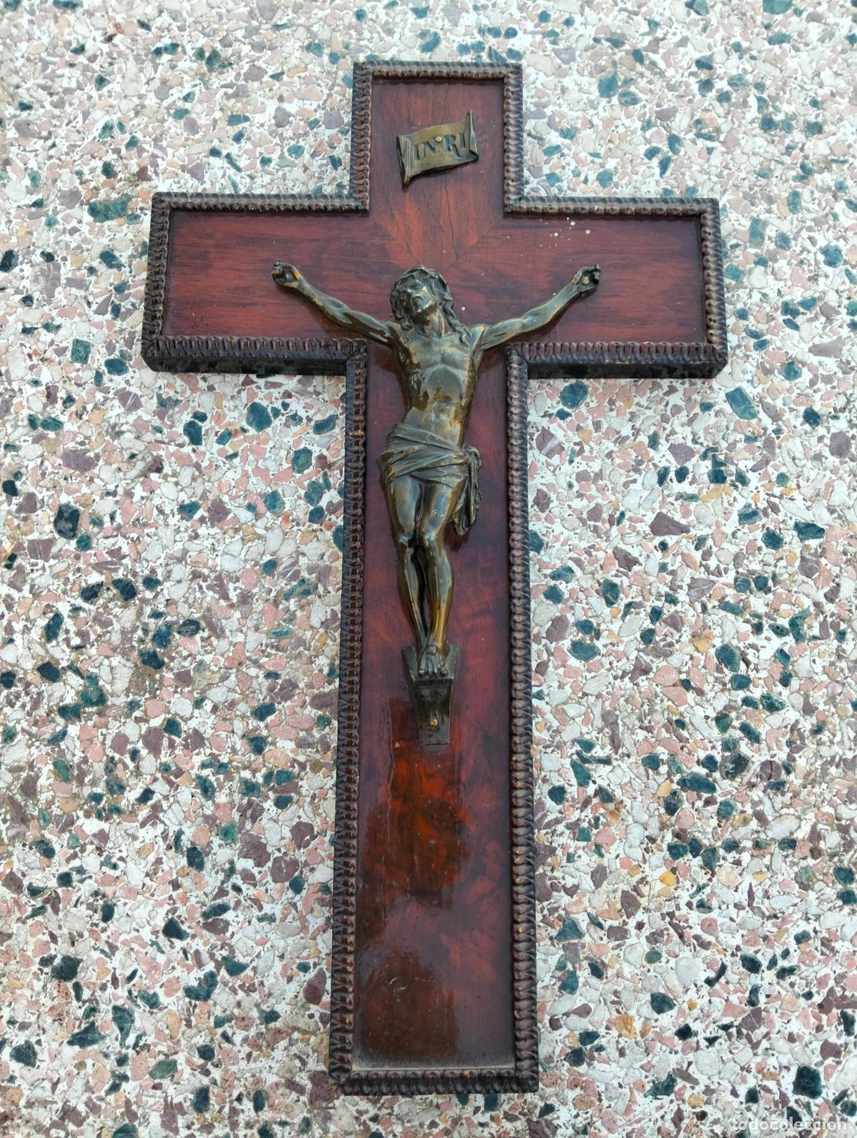 Antiquit&eacute;s: Antiguo crucifijo de madera para pared figura metal dorado Jes&uacute;s Jesucristo crucificado a&ntilde;os 50-60