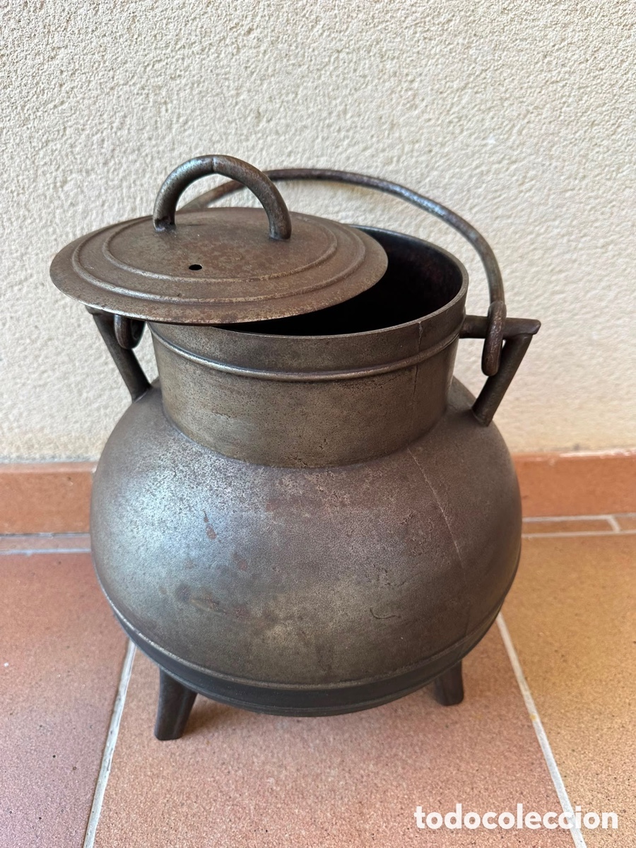 Antig&uuml;edades: Pote antiguo de hierro. Gran tama&ntilde;o.
