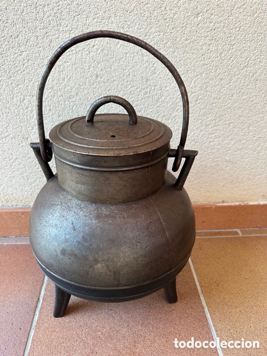 Antig&uuml;edades: Pote antiguo de hierro. Gran tama&ntilde;o.