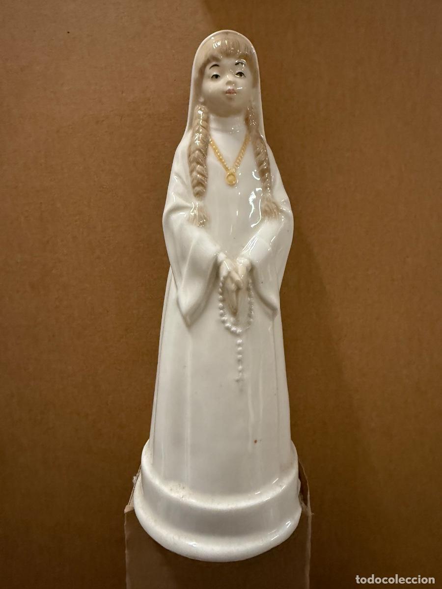 Antig&uuml;edades: NI&Ntilde;A CON HABITO. COMUNION. Botita figura de porcelana. 22cms