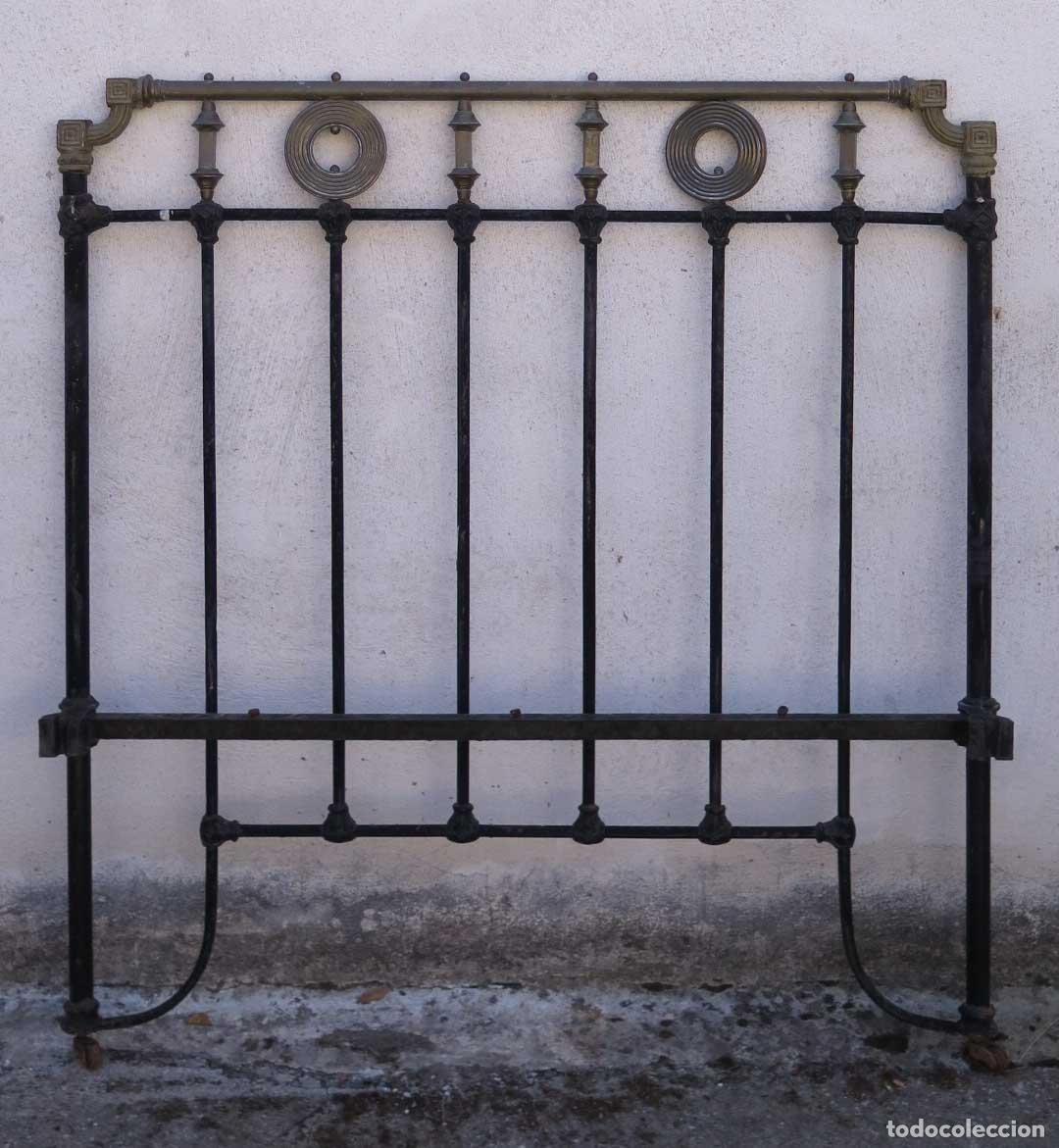 Antig&uuml;edades: CABECERO O PIECERO. HIERRO Y LATON. SIGLO XIX