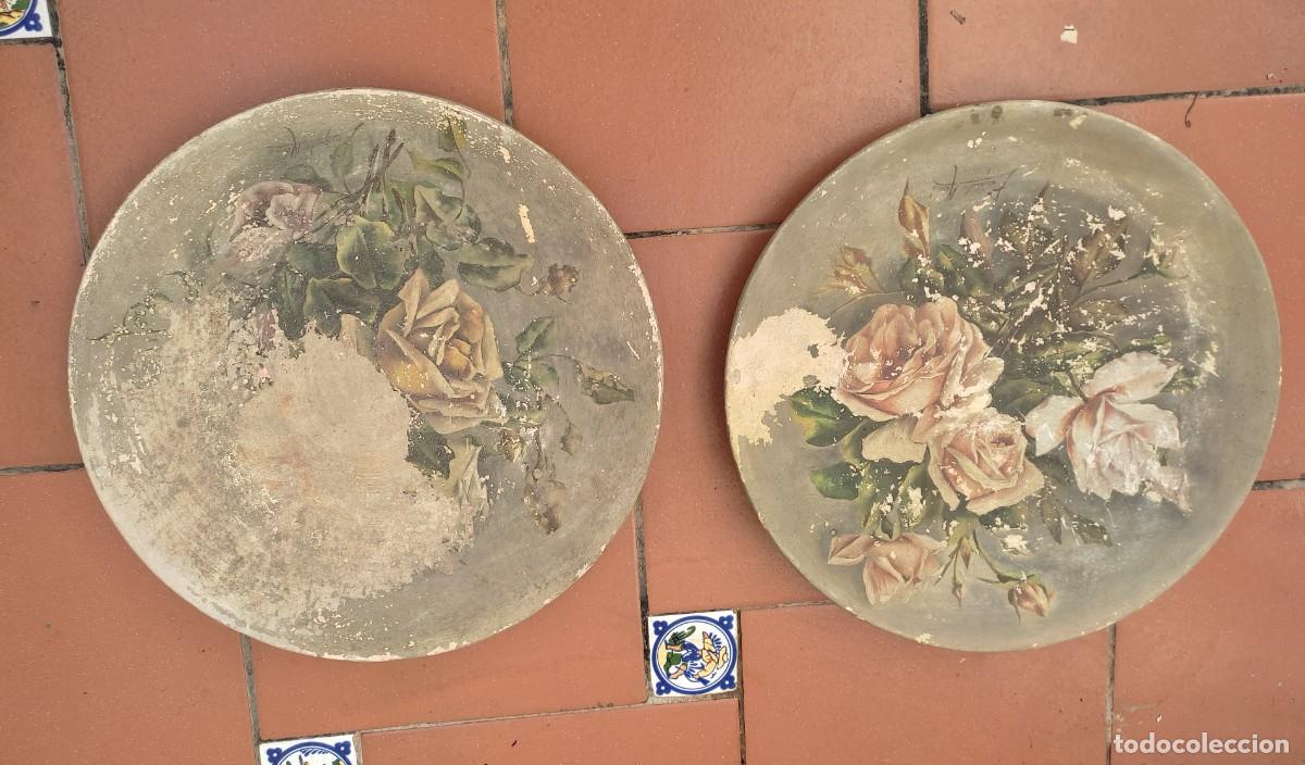 Antig&uuml;edades: 2 platos antiguos pintados a mano - Enriqueta Monzo - 38cm diametro