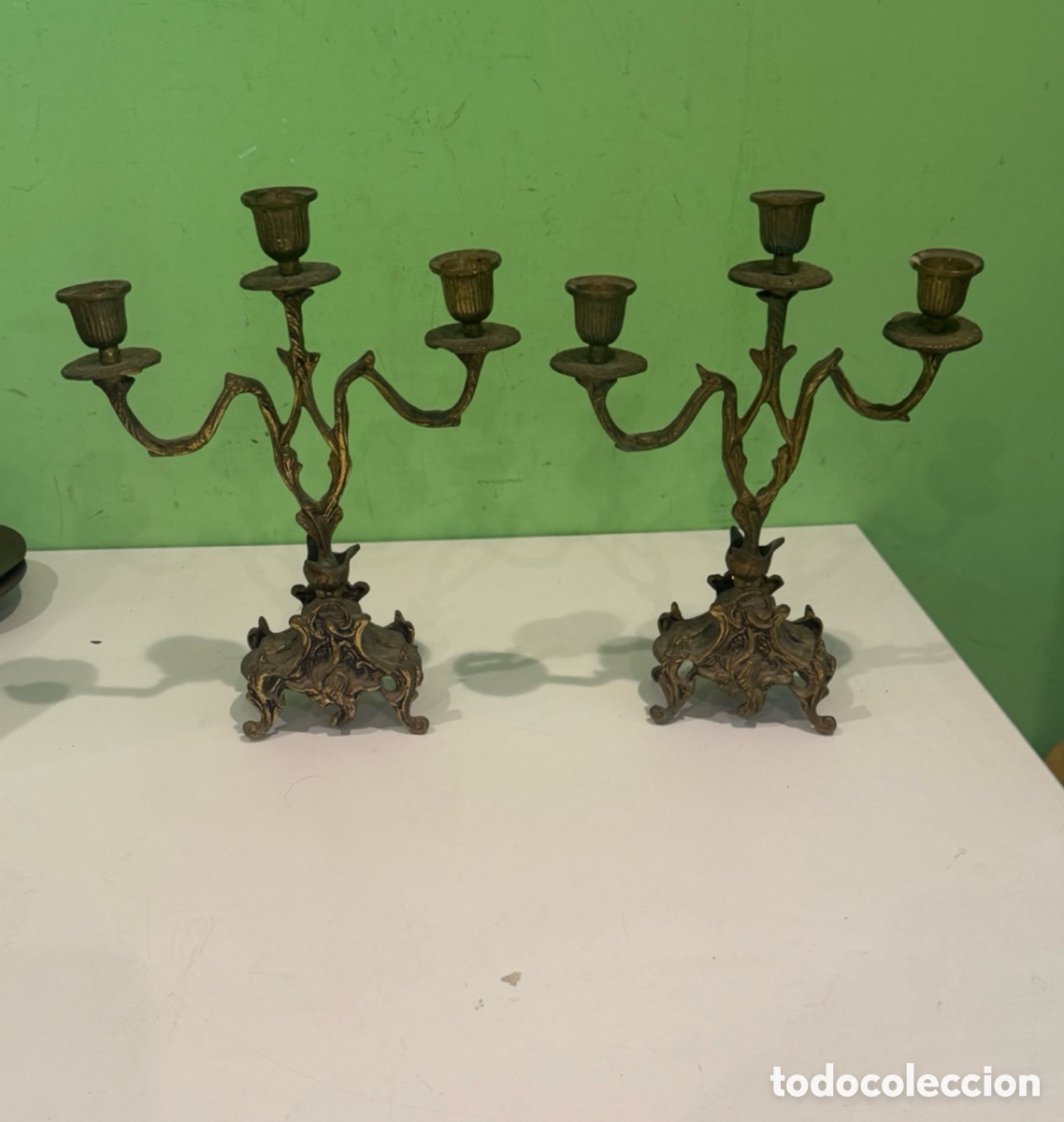 Antig&uuml;edades: Pareja de candelabros antiguos de bronce estilo Art Nouveau Modernista siglo XIX &bull;Medidas (30x22 cm)
