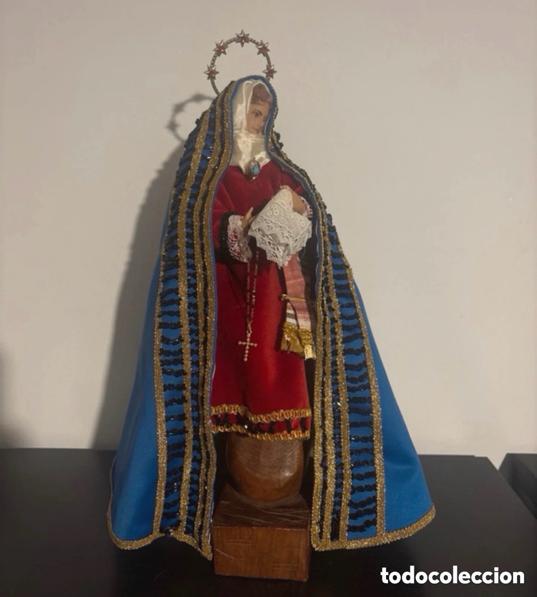 Antig&uuml;edades: Virgen de vestir antigua Capi i pota con Rosario y broche de plata, 3 enaguas