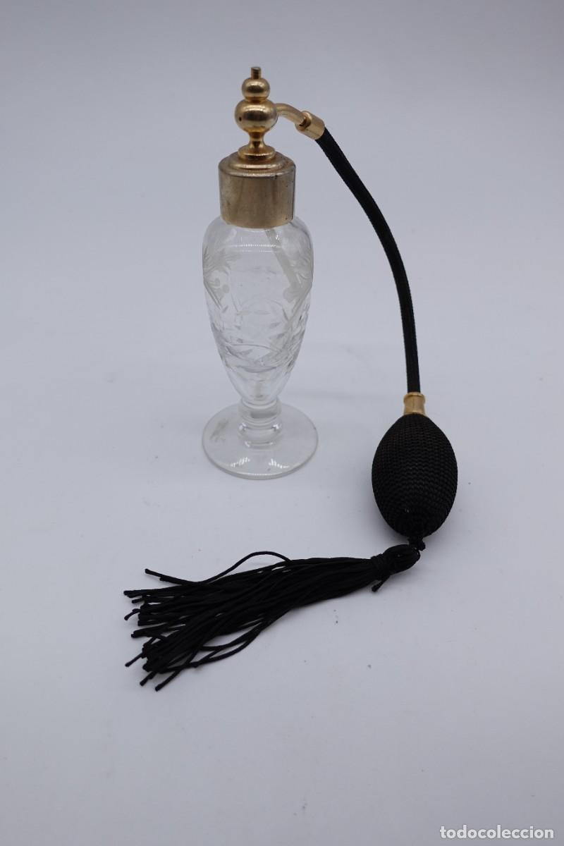 Antig&uuml;edades: PRECIOSO PERFUMERO ANTIGUO DE CRISTAL TALLADO CON PULVERIZADOR DE PERA FIRMADO