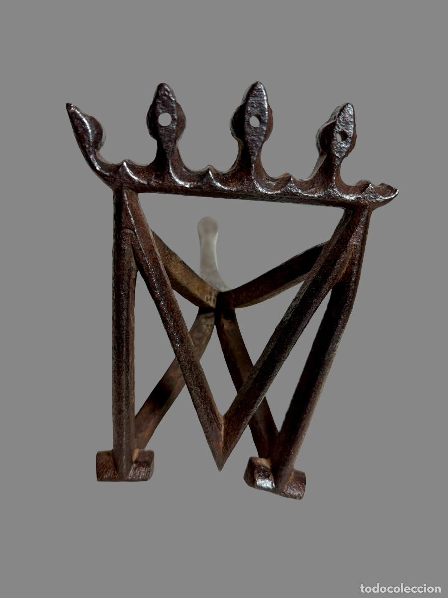 Antig&uuml;edades: Marcador de ganado con Corona Ducal, siglo XVIII - XIX.