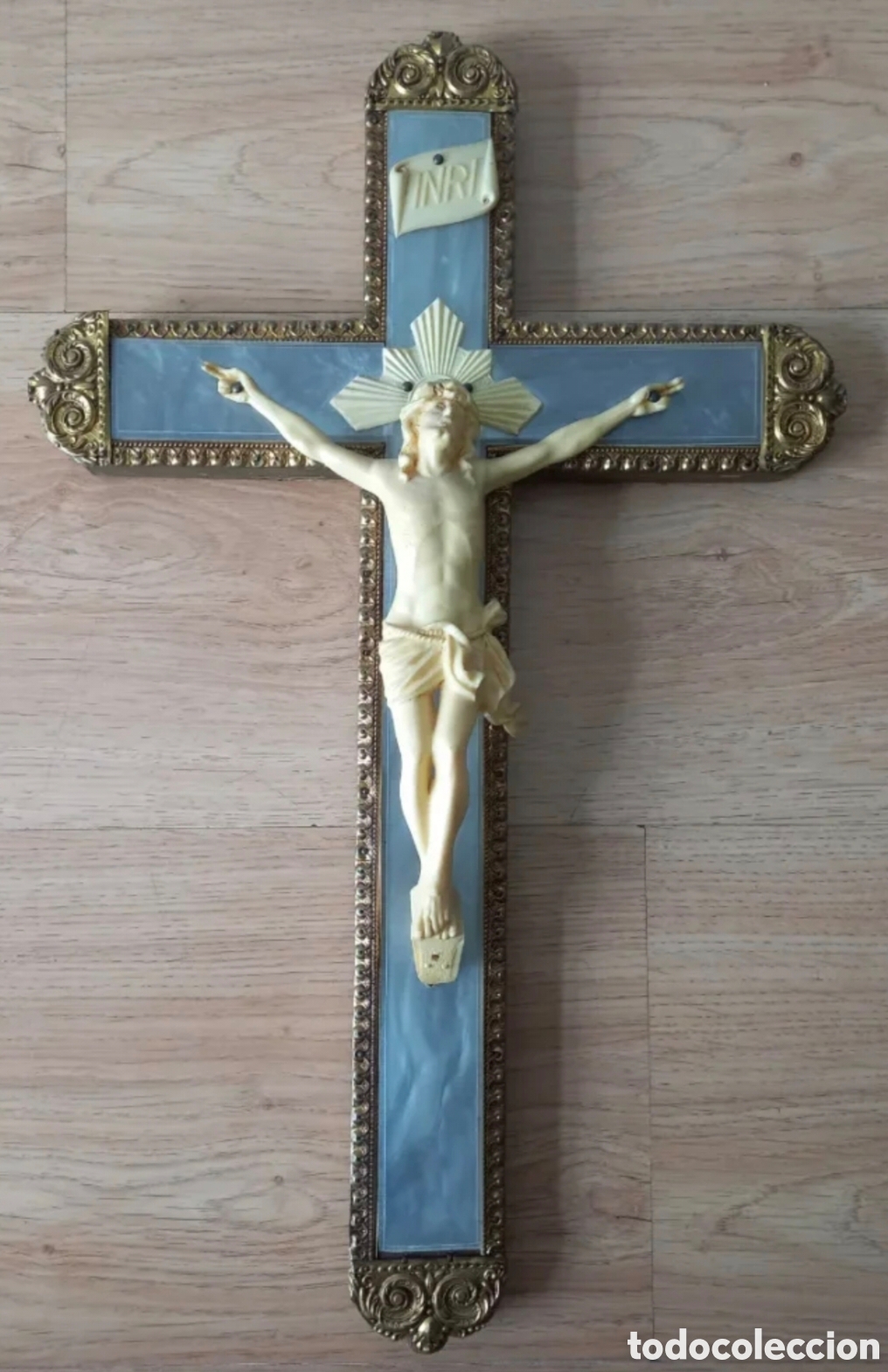Antiquit&auml;ten: Crucifijo de Pared Antiguo - Metal Dorado, N&aacute;car/Celuloide y Cristo Marfilina